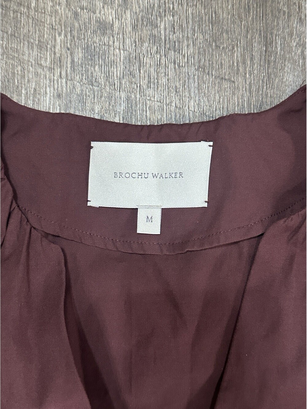 Brochu Walker Women’s Burgundy Pleated Woven V-Neck Blouse Short Sleeve M - Picture 2 of 6